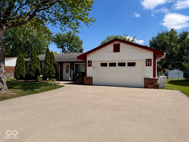 829 Delbrook Drive, Whiteland, IN 46184