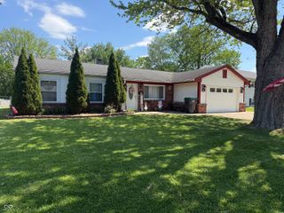 829 Delbrook Drive, Whiteland, IN 46184