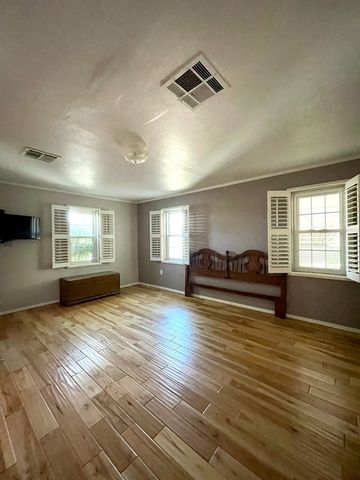 211 E Texas St, Marfa, TX 79843