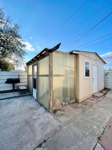 211 E Texas St, Marfa, TX 79843
