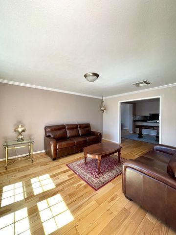 211 E Texas St, Marfa, TX 79843