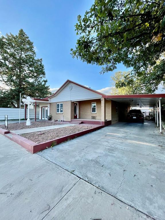 211 E Texas St, Marfa, TX 79843