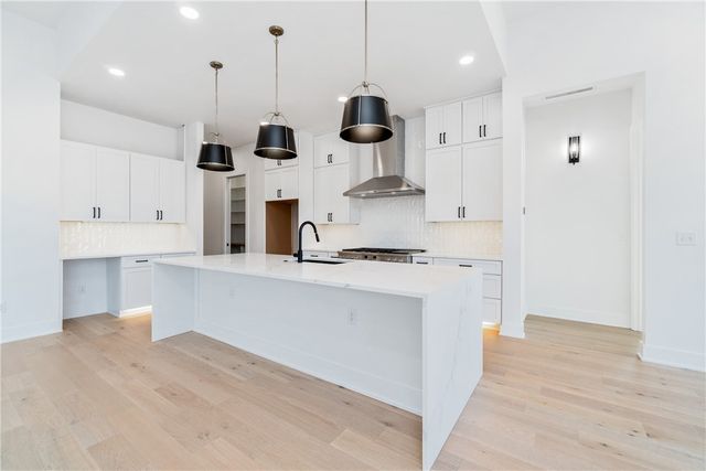 3900 SW Rhythm Avenue, Bentonville, AR 72713