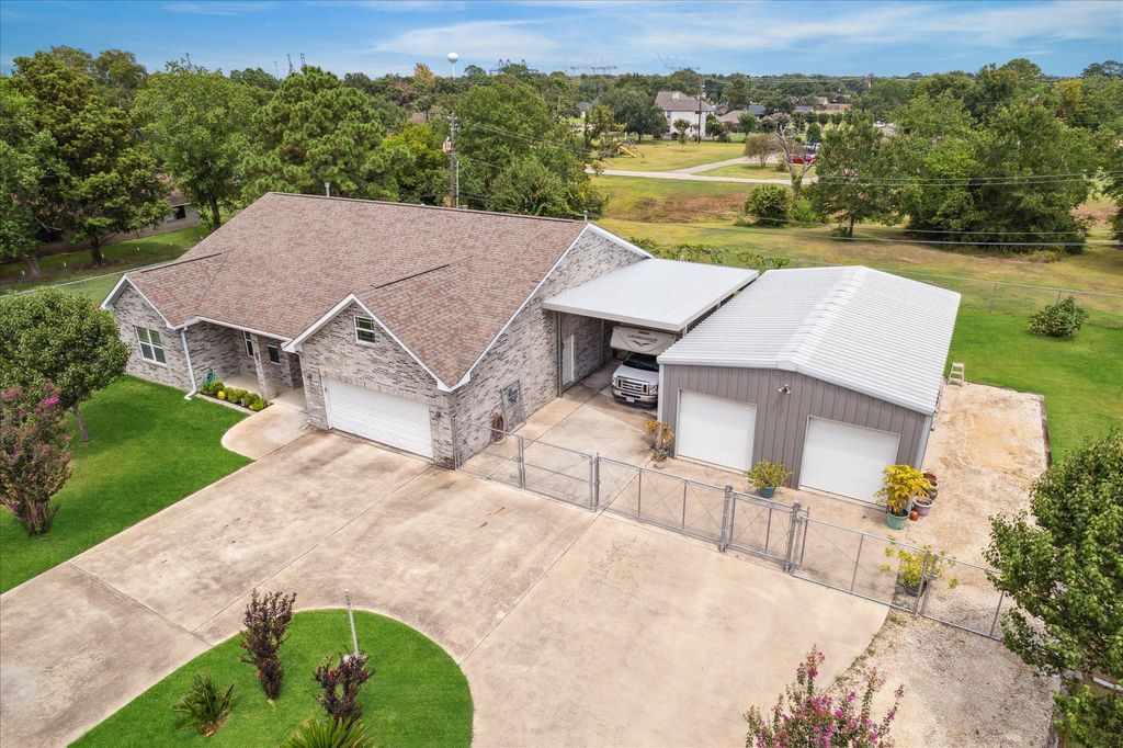 611 S Ohio Street, La Porte, TX 77571