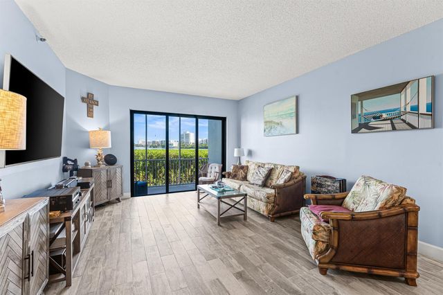 200 Waterway Road 104, Tequesta, FL 33469