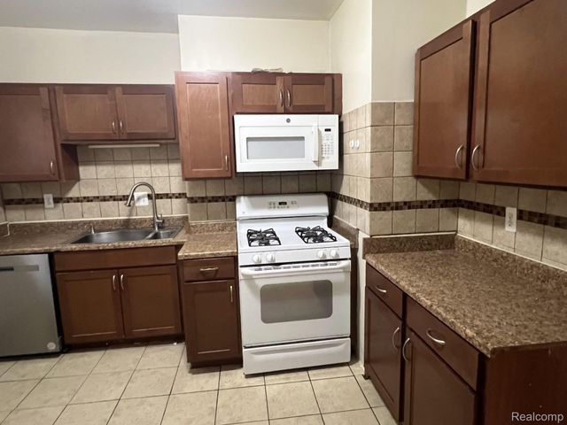 5503 CALHOUN Street, Dearborn, MI 48126