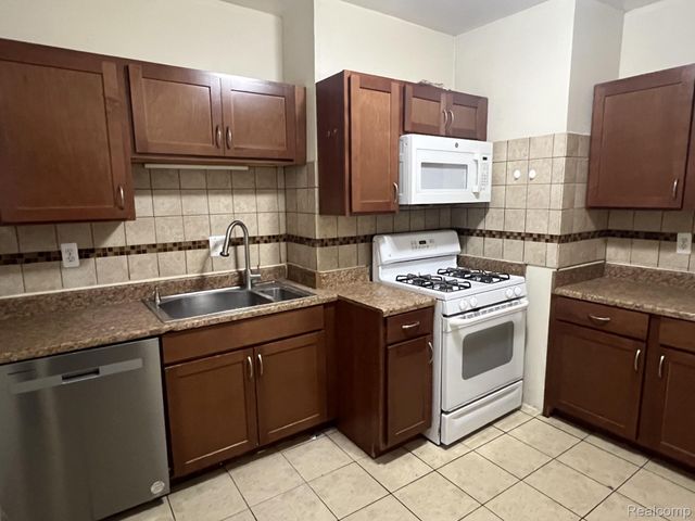 5503 CALHOUN Street, Dearborn, MI 48126
