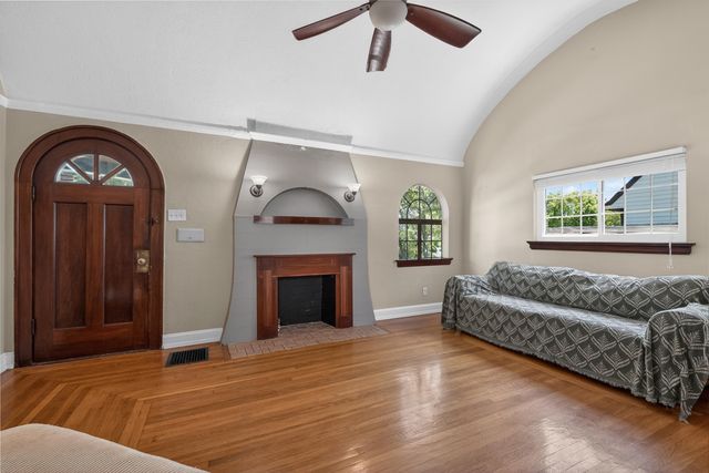 904 Clayton Court, Bellevue, KY 41073