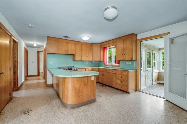 129 Forest St, Haverhill, MA 01832