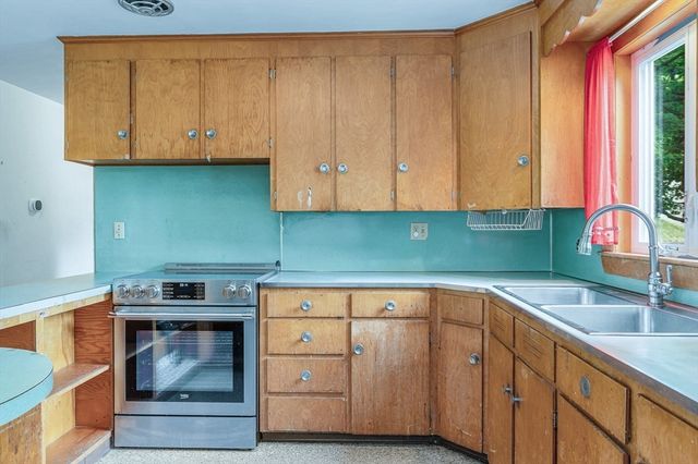 129 Forest St, Haverhill, MA 01832