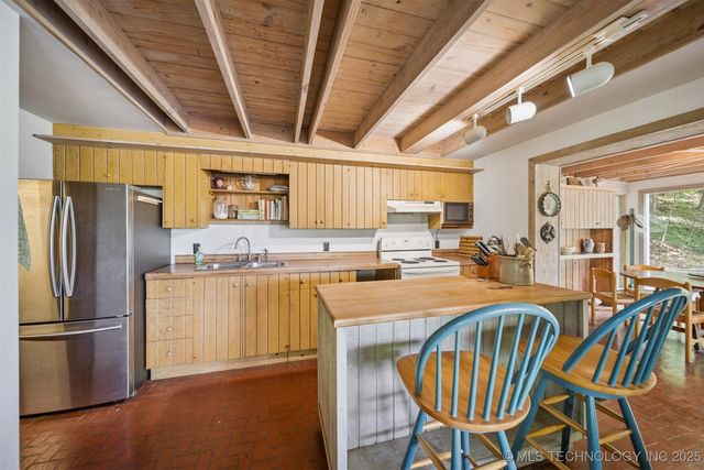 556 Private Road 65, Eucha, OK 74342