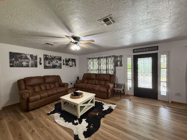 3699 Cr 114, Centerville, TX 75833