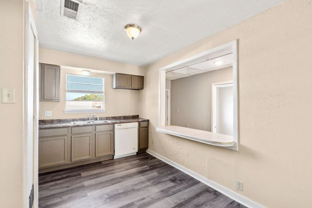 2001 E Grand Ave., Marshall, TX 75672