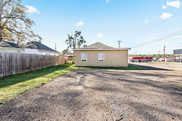2001 E Grand Ave., Marshall, TX 75672