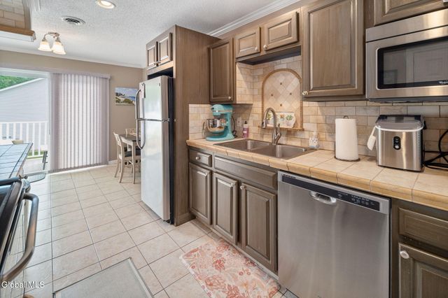 1710 Cambridge Manor Drive, Schenectady, NY 12302