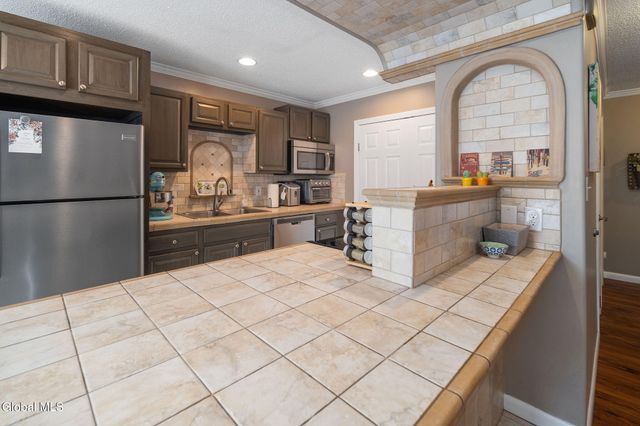 1710 Cambridge Manor Drive, Schenectady, NY 12302
