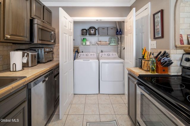1710 Cambridge Manor Drive, Schenectady, NY 12302