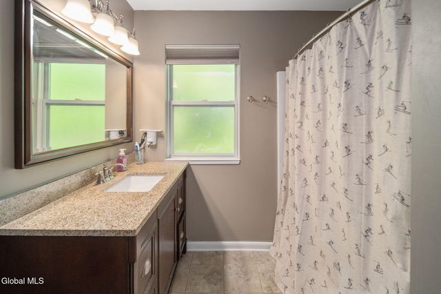 1710 Cambridge Manor Drive, Schenectady, NY 12302