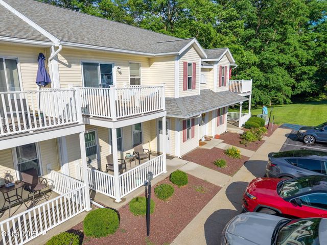 1710 Cambridge Manor Drive, Schenectady, NY 12302