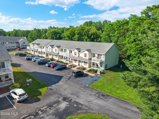 1710 Cambridge Manor Drive, Schenectady, NY 12302