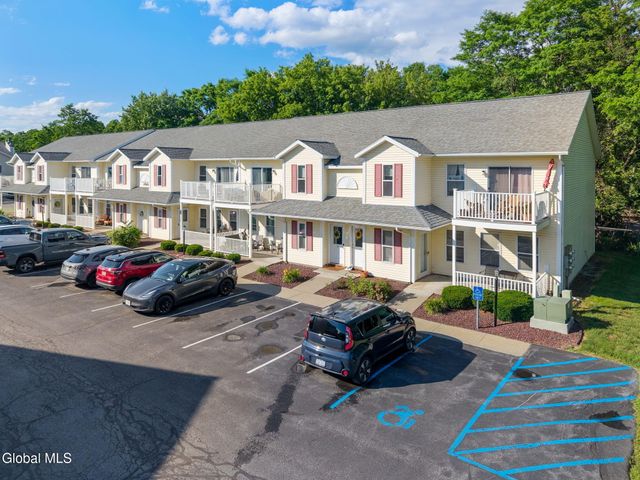 1710 Cambridge Manor Drive, Schenectady, NY 12302