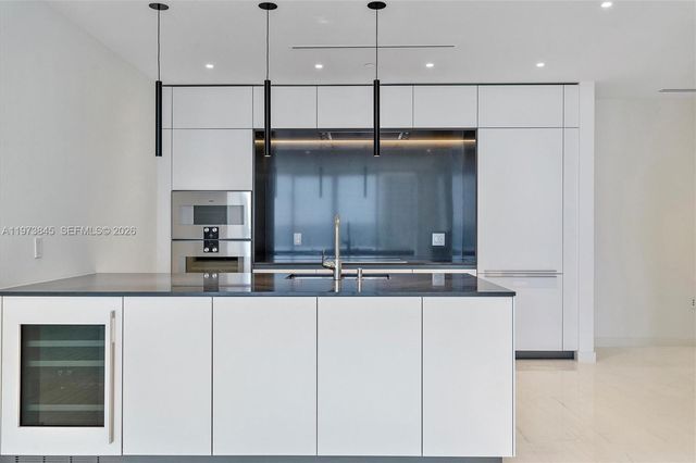 300 Biscayne Boulevard Way 803C, Miami, FL 33131