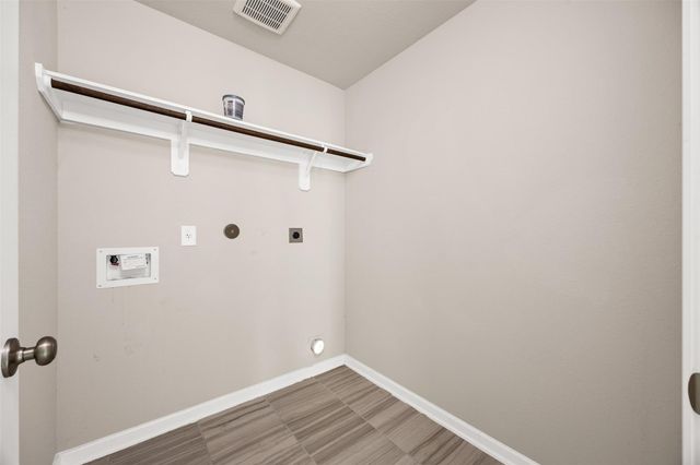 8510 Amber Bend Drive, Baytown, TX 77521