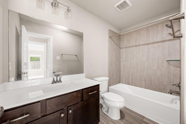 8510 Amber Bend Drive, Baytown, TX 77521