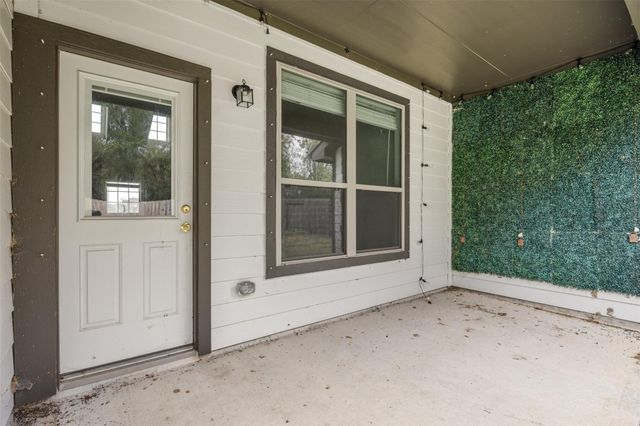 8510 Amber Bend Drive, Baytown, TX 77521