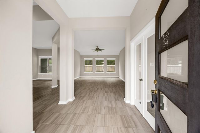 8510 Amber Bend Drive, Baytown, TX 77521