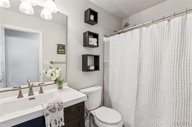 166 Old Williamsburg Parkway, Wentzville, MO 63385