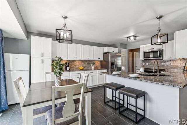 166 Old Williamsburg Parkway, Wentzville, MO 63385