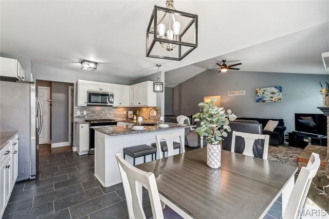 166 Old Williamsburg Parkway, Wentzville, MO 63385