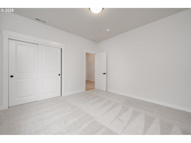 2329 E WOLFPACK St, La Center, WA 98629