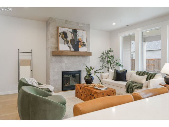 2329 E WOLFPACK St, La Center, WA 98629