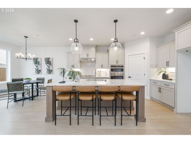 2329 E WOLFPACK St, La Center, WA 98629