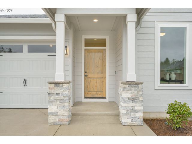 2329 E WOLFPACK St, La Center, WA 98629