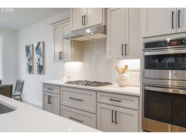 2329 E WOLFPACK St, La Center, WA 98629