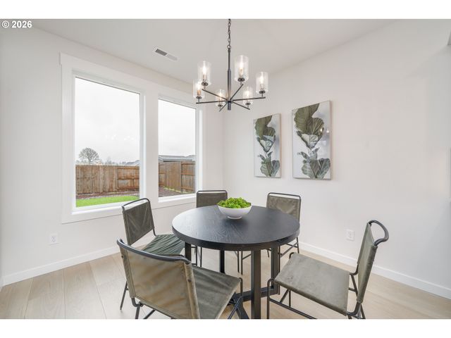 2329 E WOLFPACK St, La Center, WA 98629