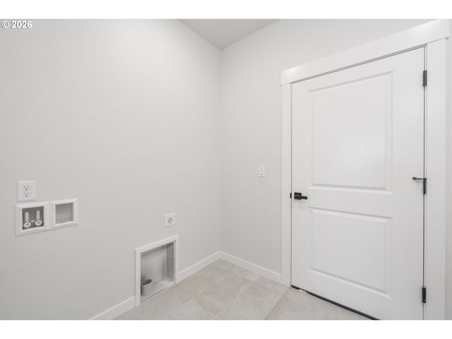 2329 E WOLFPACK St, La Center, WA 98629