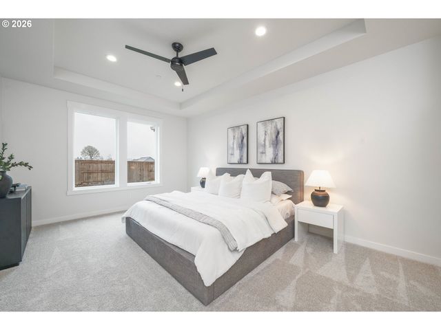 2329 E WOLFPACK St, La Center, WA 98629