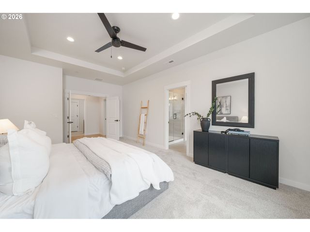2329 E WOLFPACK St, La Center, WA 98629