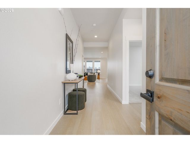 2329 E WOLFPACK St, La Center, WA 98629