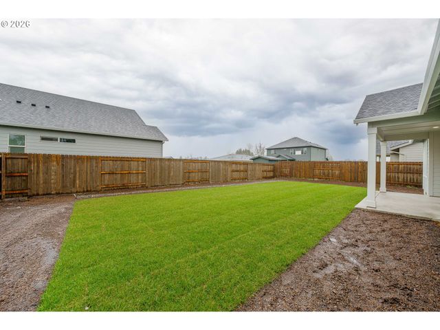 2329 E WOLFPACK St, La Center, WA 98629