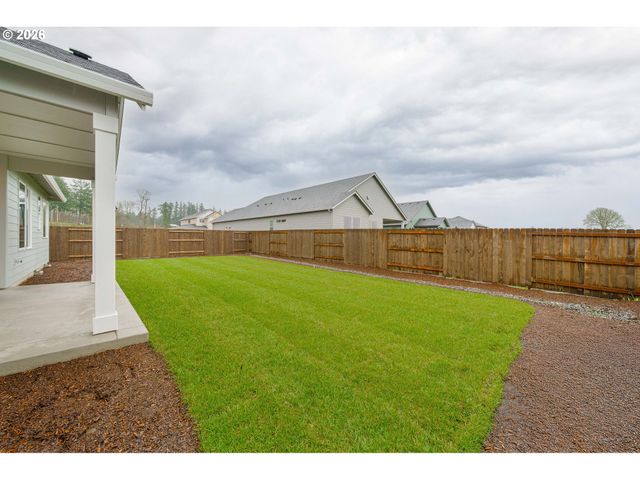 2329 E WOLFPACK St, La Center, WA 98629