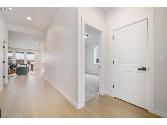 2329 E WOLFPACK St, La Center, WA 98629