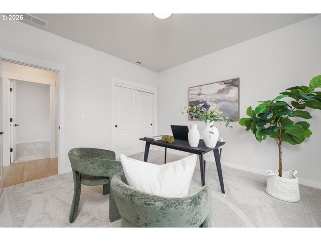 2329 E WOLFPACK St, La Center, WA 98629