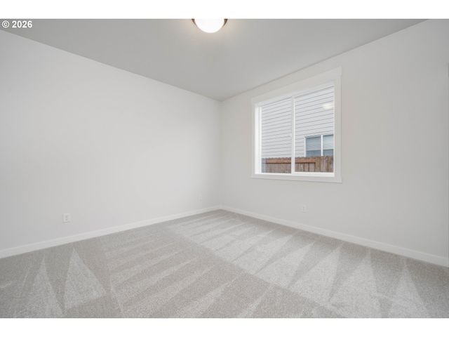 2329 E WOLFPACK St, La Center, WA 98629