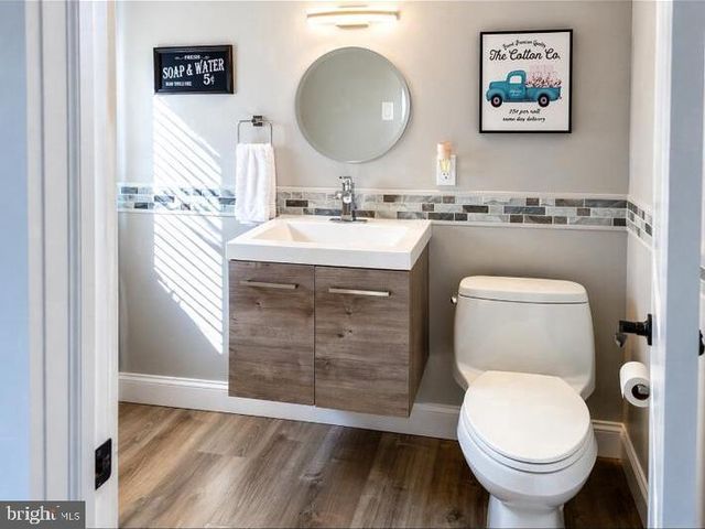 2047 WALNUT ST, Holmes, PA 19043