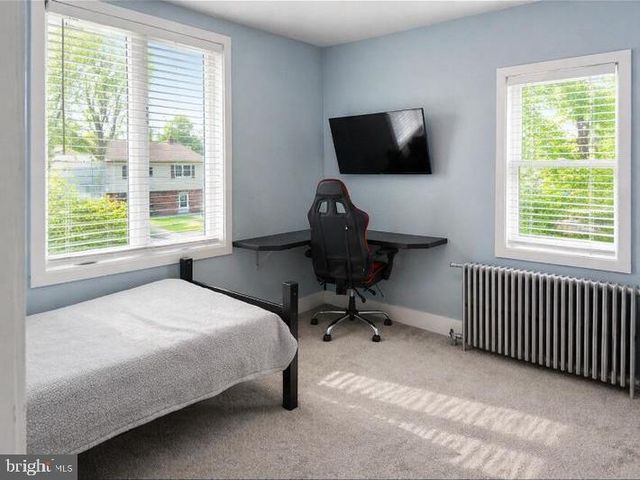 2047 WALNUT ST, Holmes, PA 19043